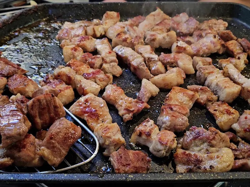 노릇하게 구워진 삼겹살