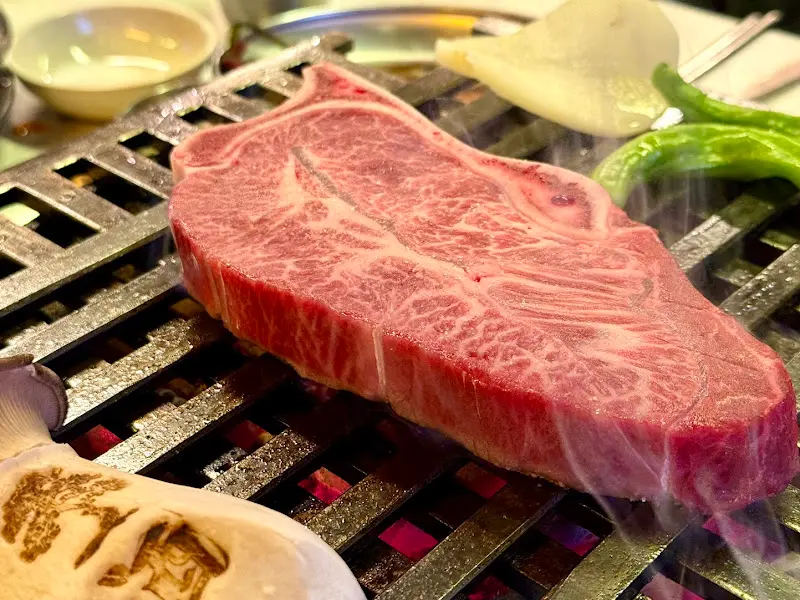 숯불 위에서 익어가는 서대살