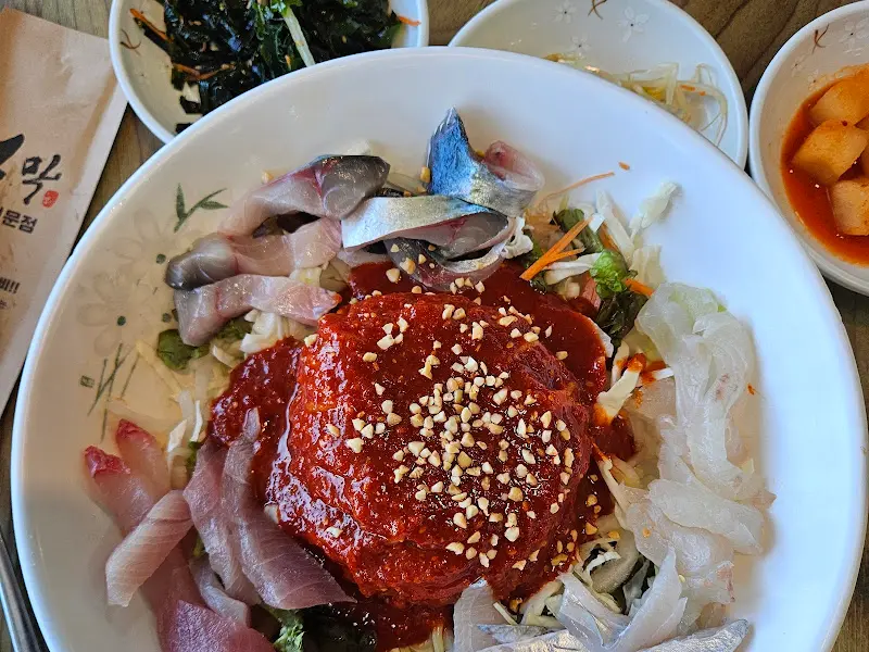 푸짐한 회국수 한 상