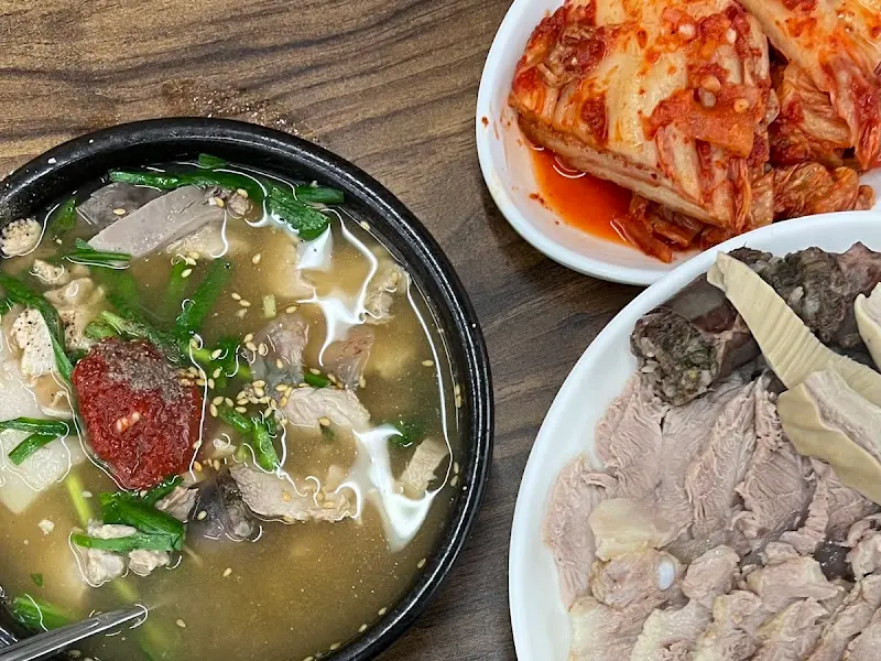 돼지국밥 한 상 차림