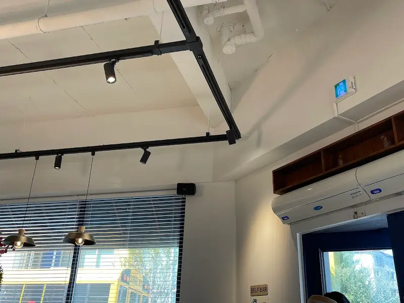 향우 내부 천장