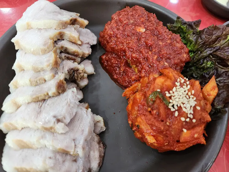 보쌈, 김치, 쌈 채소