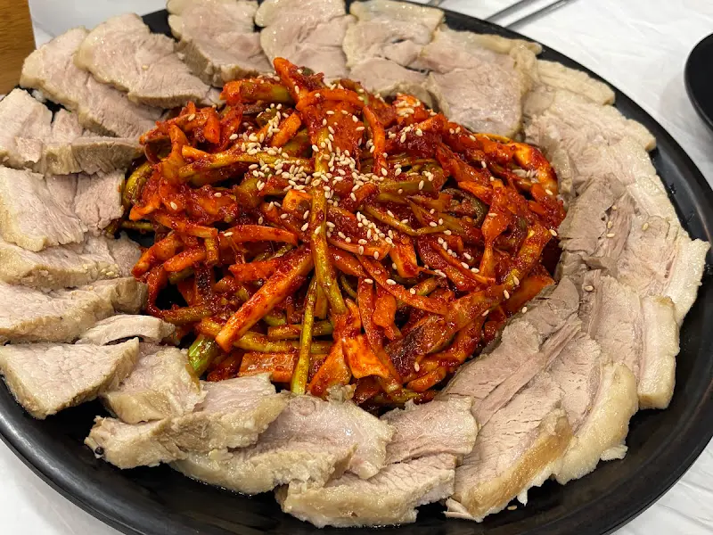 보쌈과 오징어 무침