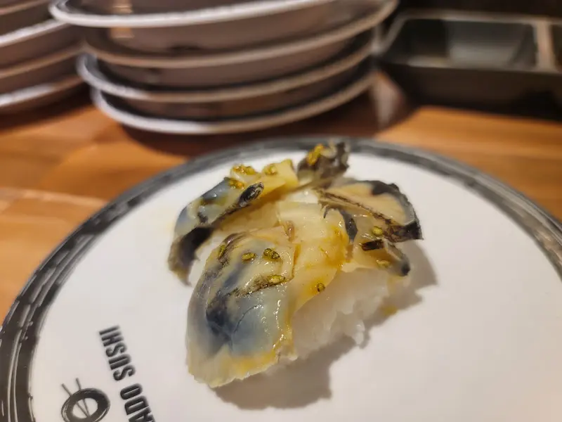 미카도스시의 윤기가 흐르는 신선한 초밥