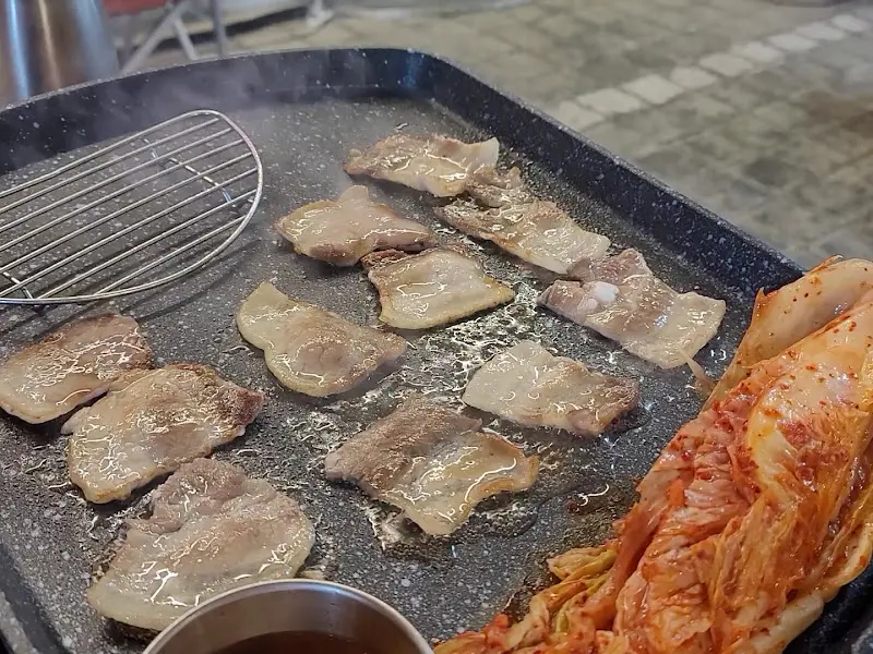 구워지고 있는 삼겹살