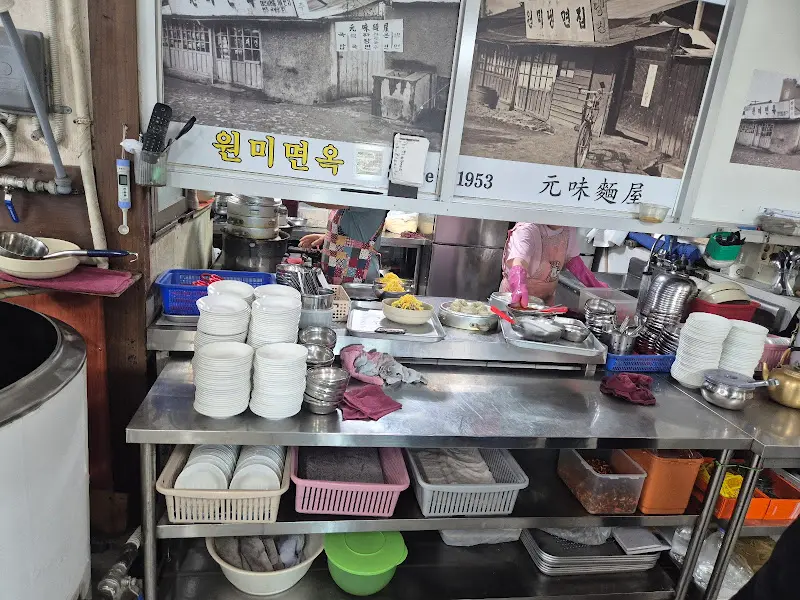 원미면옥의 주방 모습