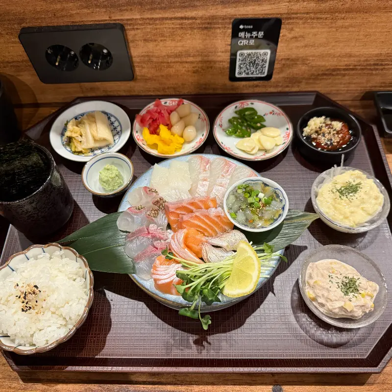 정갈하게 차려진 한 상