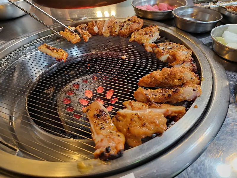 닭갈비 굽는 모습