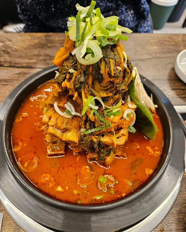 푸짐한 감자탕 한 상