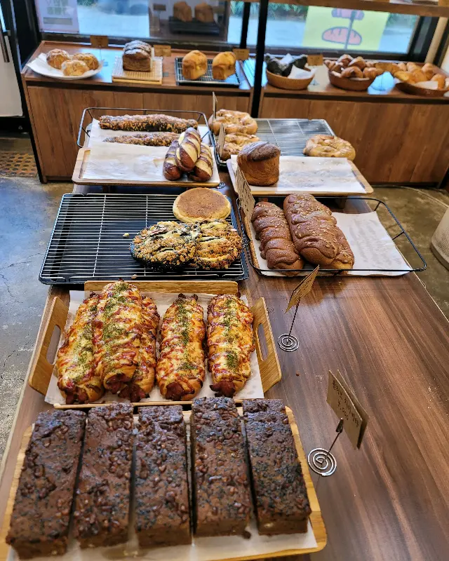 만월제방소 다양한 빵