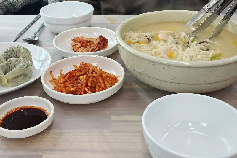 해물칼국수 전체샷