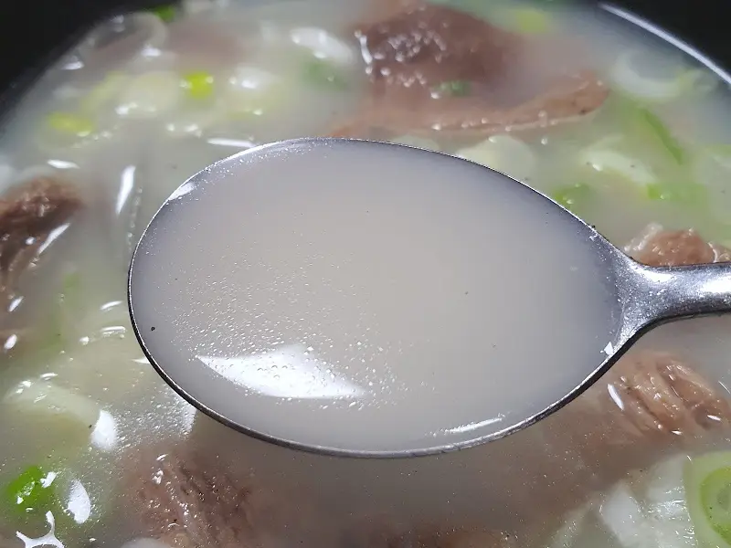 뽀얀 국물