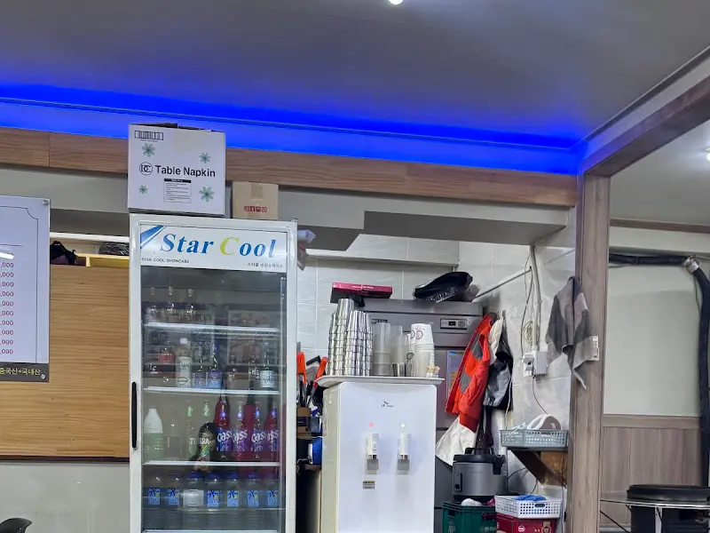 음료수 냉장고와 정수기