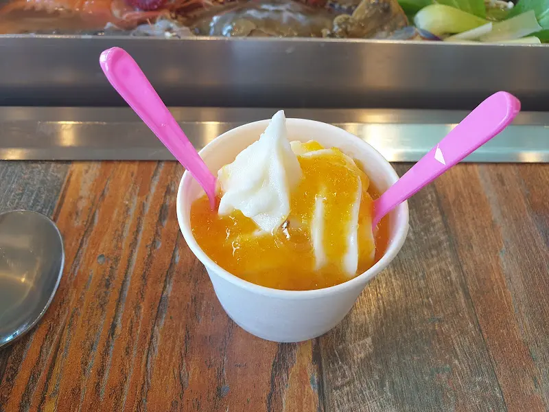 오십이도 칼국수 내부