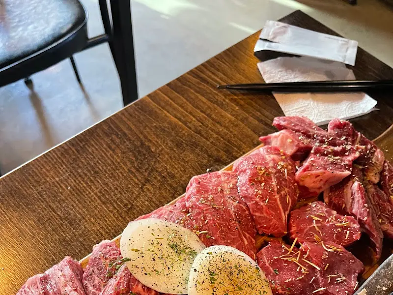 소고기와 곁들임 재료들