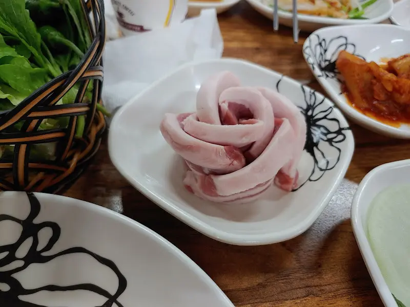 장미모양으로 말린 고기