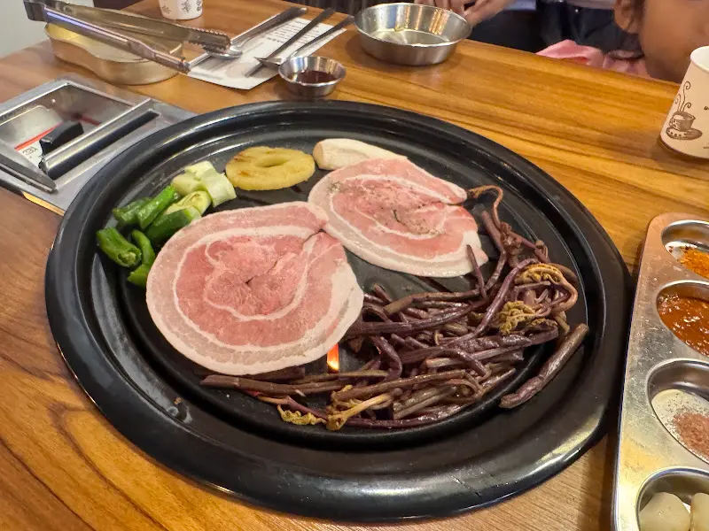 불판 위의 삼겹살