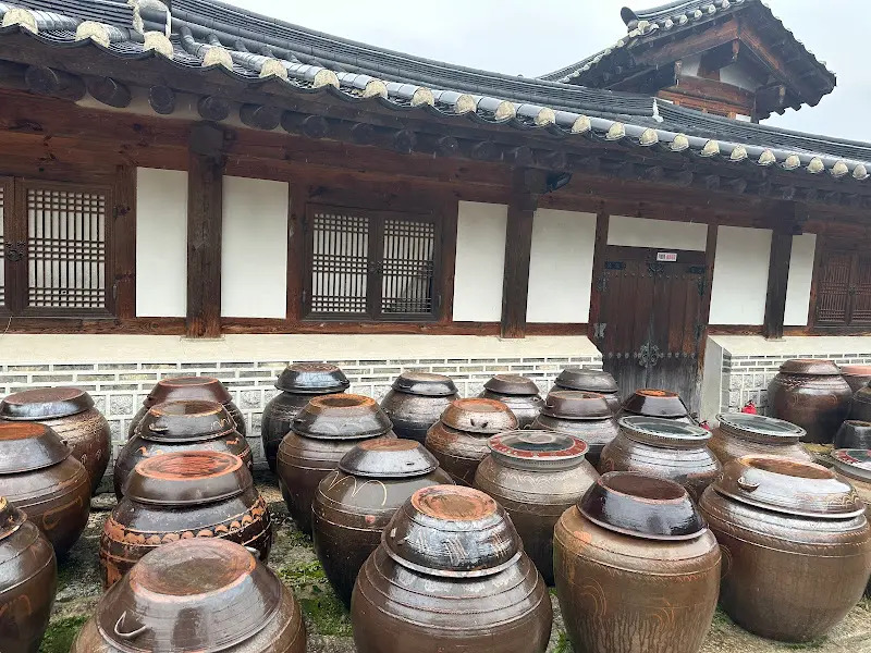 장독대의 정겨운 풍경