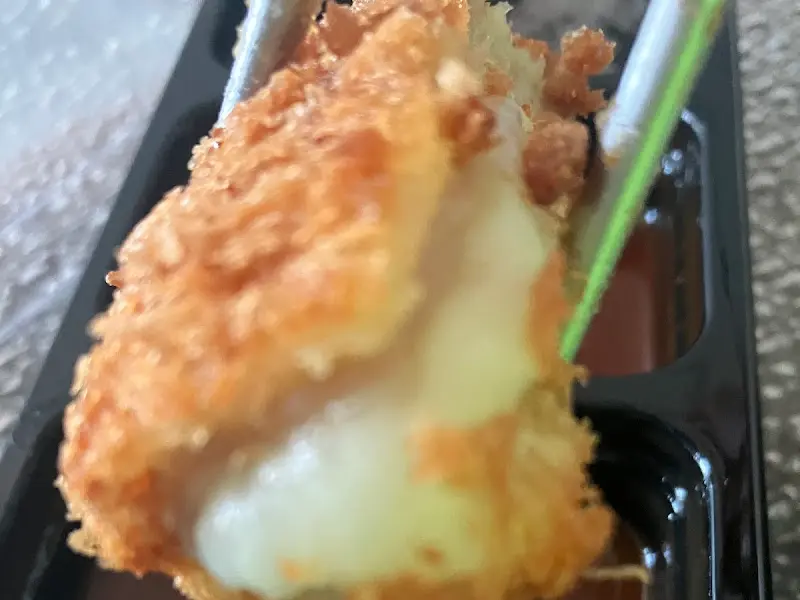 치즈가 듬뿍 들어간 치즈 돈까스