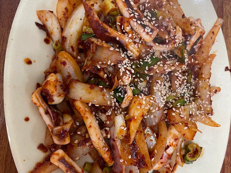 윤기가 자르르 흐르는 오징어볶음