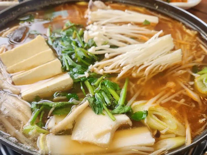 보글보글 끓고 있는 복어 전골