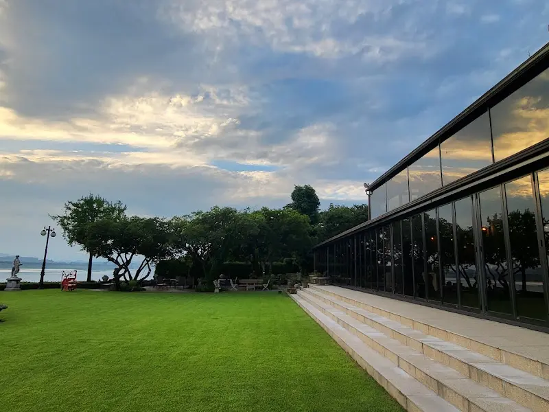 레스토랑 옆 정원