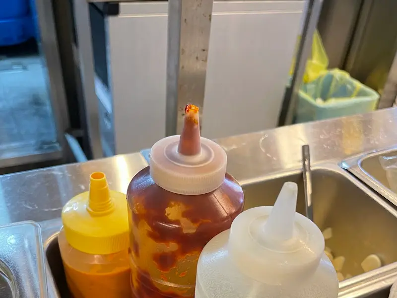 셀프바에 마련된 다양한 소스