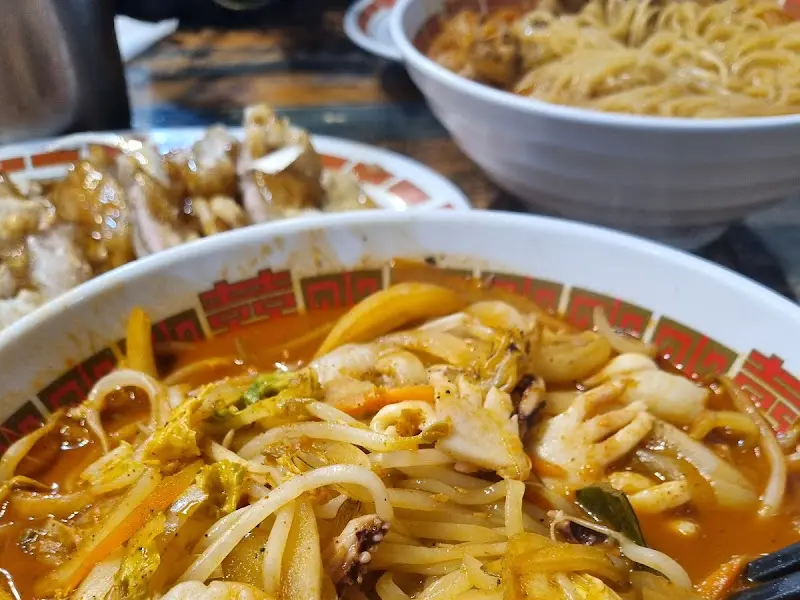 푸짐한 해물과 야채가 들어간 짬뽕