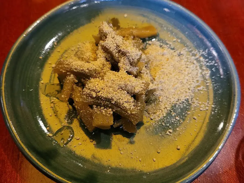 독특한 플레이팅의 메뉴