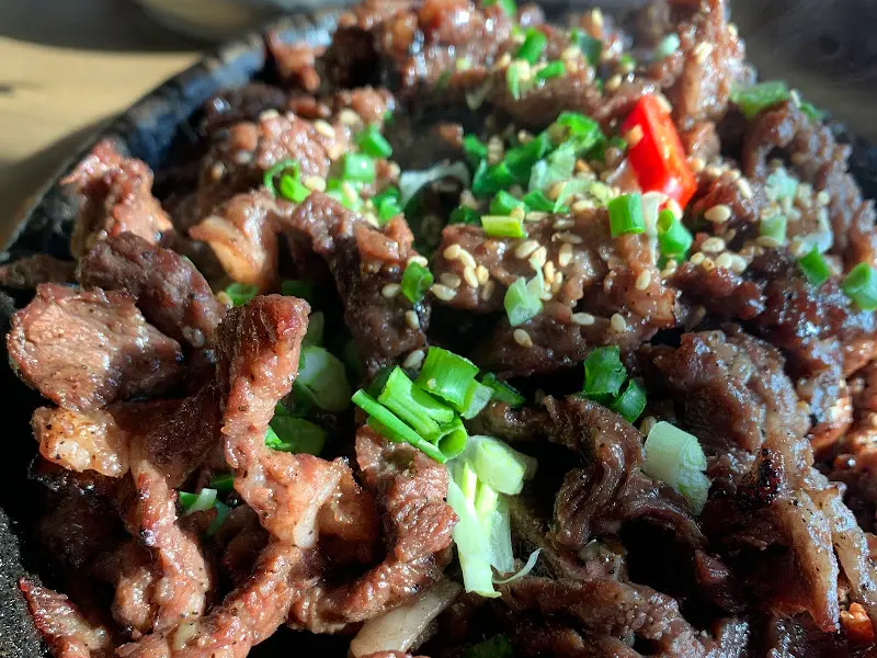 윤기가 흐르는 갈비구이