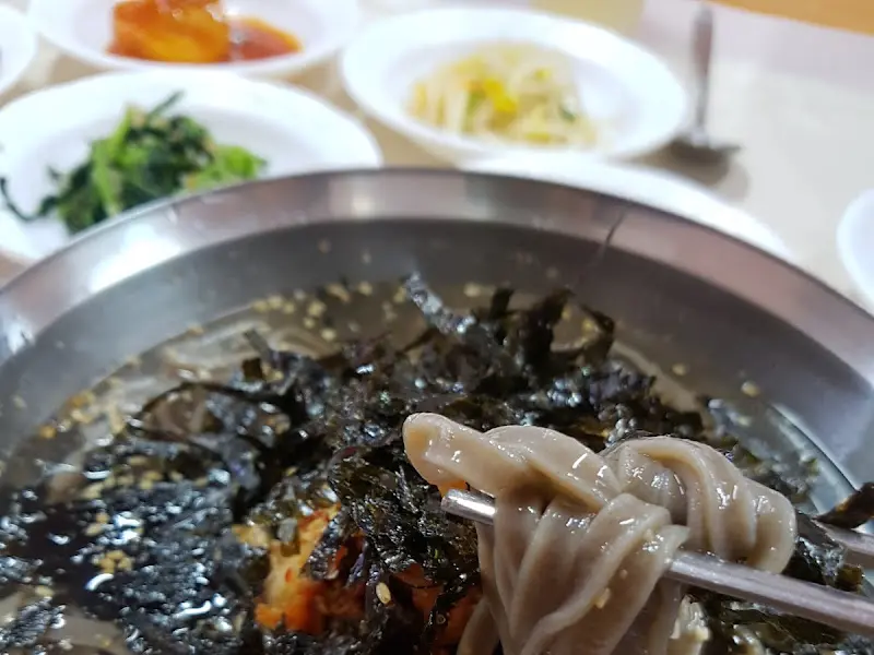 쫄깃한 콧등치기 면발