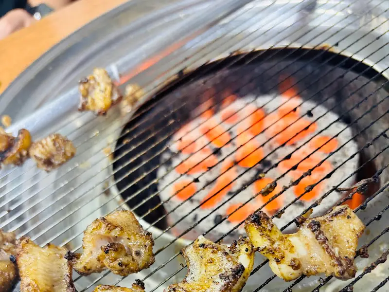 숯불 위에서 맛있게 익어가는 꼼장어