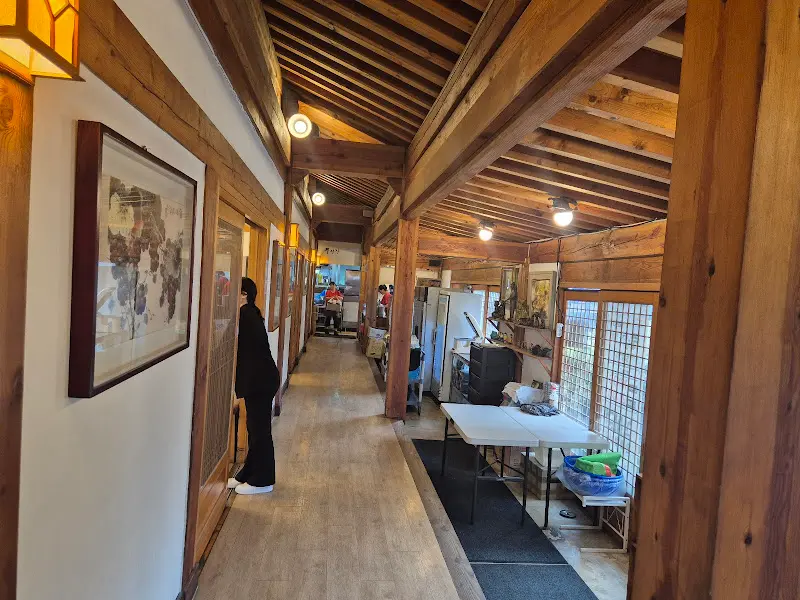 식당 내부 복도