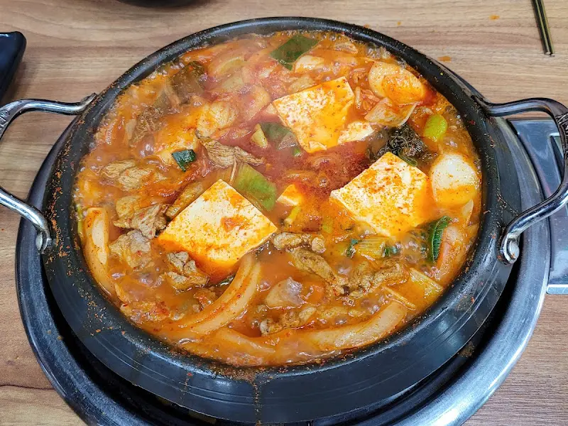 두부와 돼지고기가 가득한 두루치기