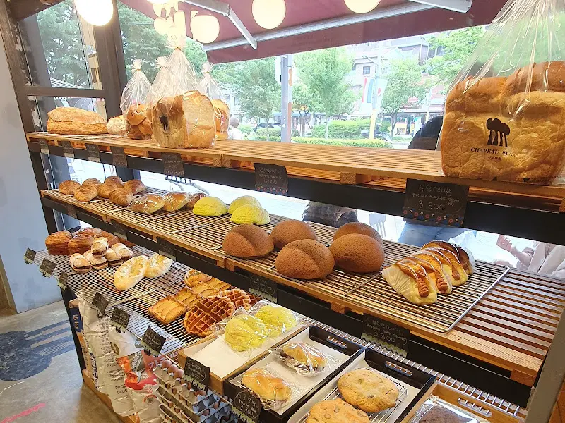 빵 진열대의 모습