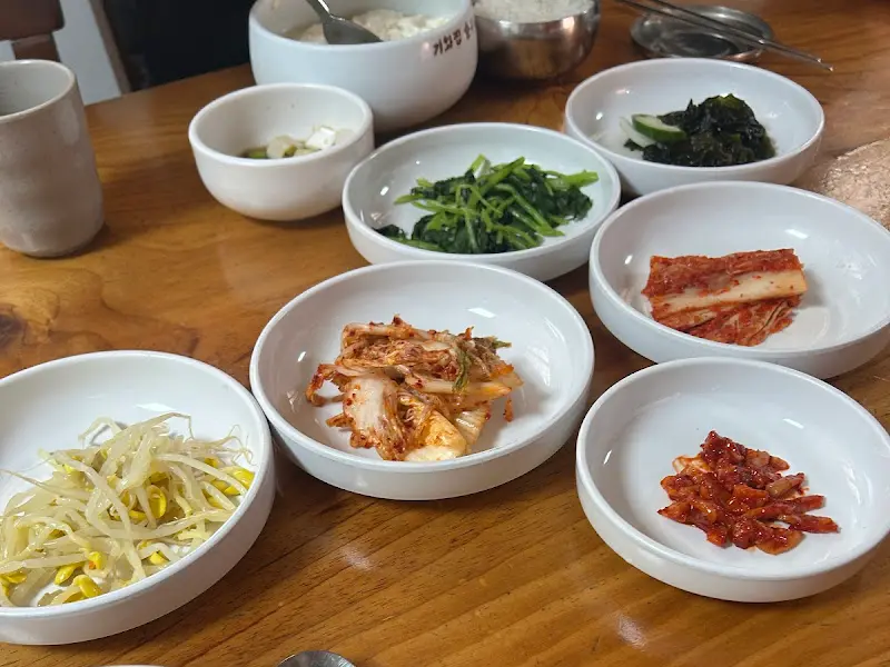 순두부 백반의 반찬 사진