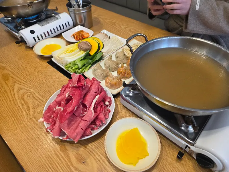 샤브샤브 재료와 만두