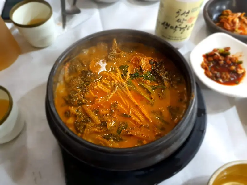 참게탕과 밑반찬