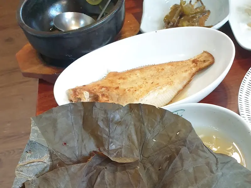 연잎과 함께 나오는 반찬