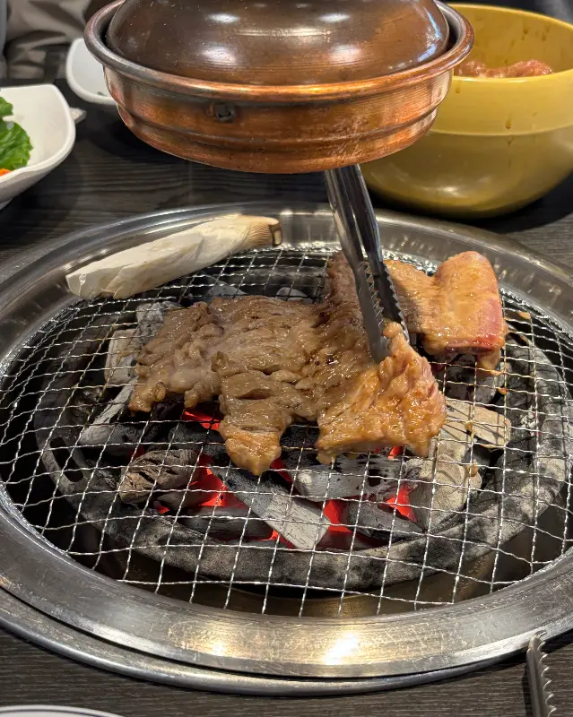 숯불에 구워 먹는 갈비