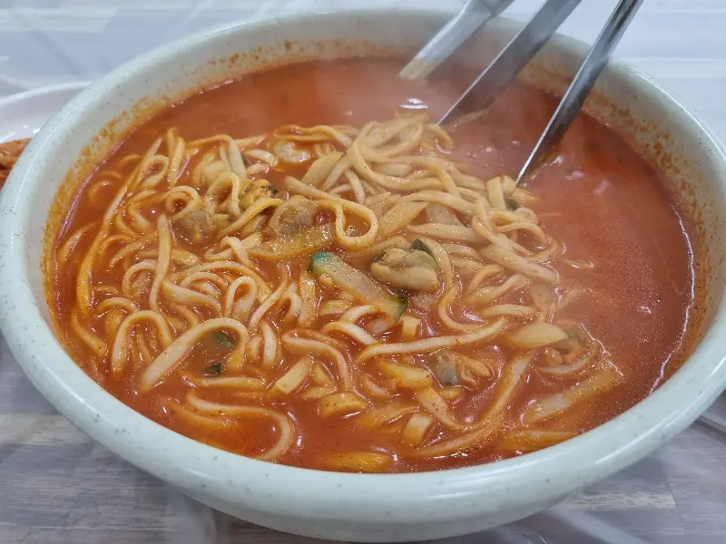 얼큰칼국수 근접샷