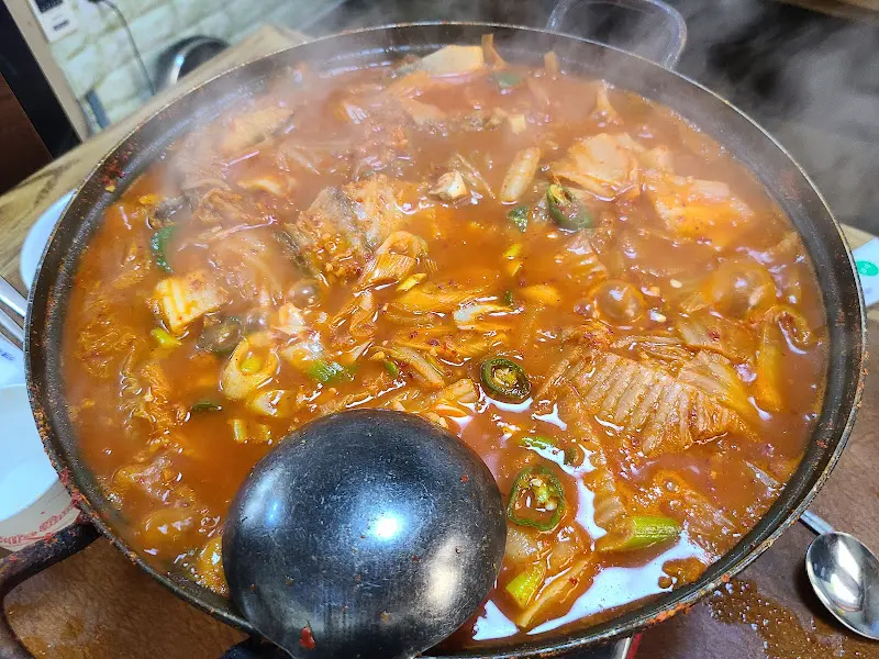 뜨끈한 묵은지 고등어찜 전체샷