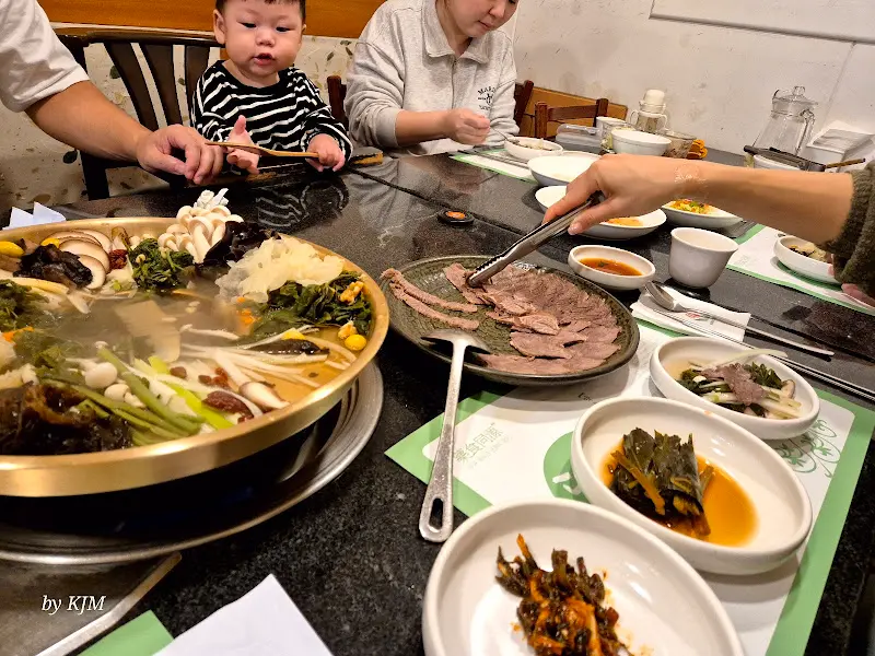 약초쟁반과 반찬들