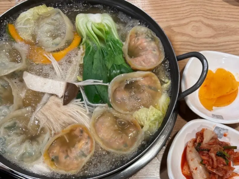 만두전골 속 만두