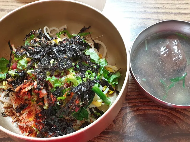 푸짐한 육회비빔밥