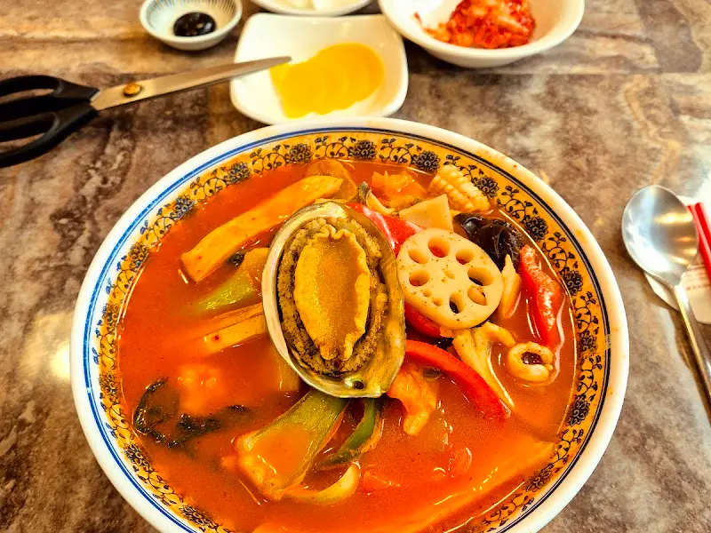 푸짐한 삼선짬뽕