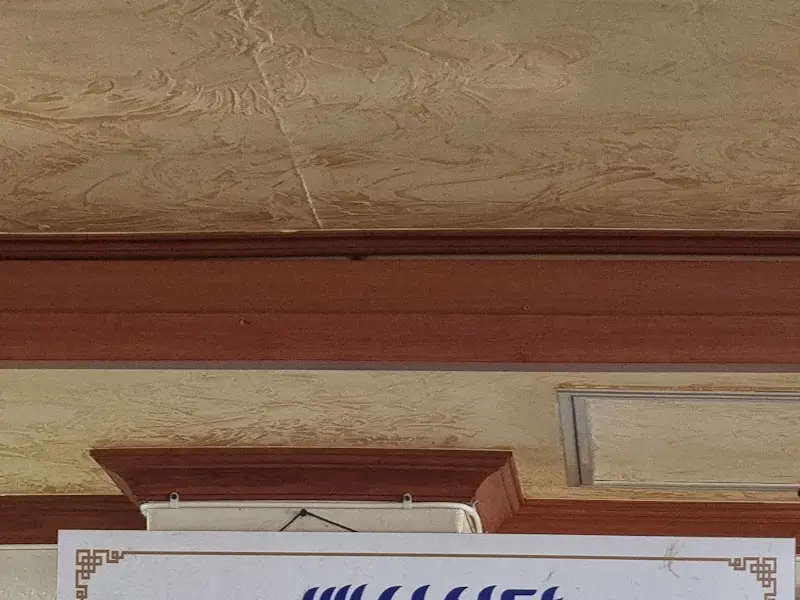 배신식당 내부 천장