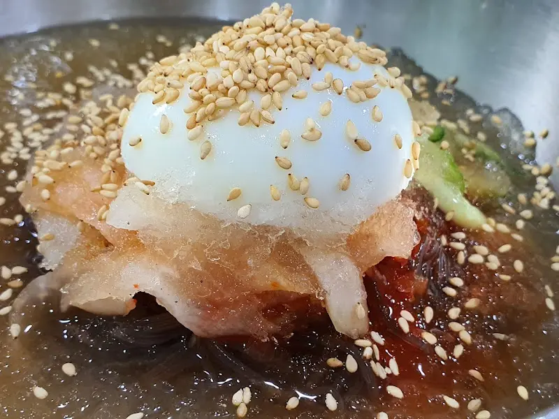 물냉면