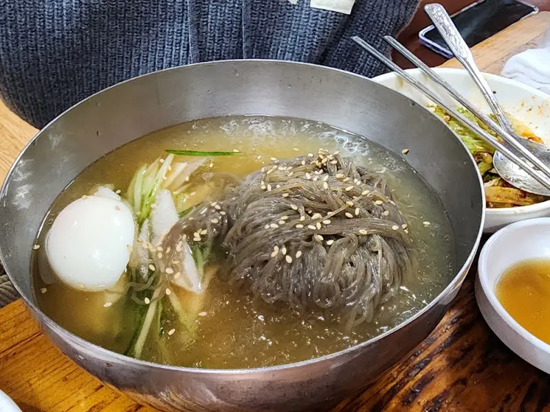 물냉면