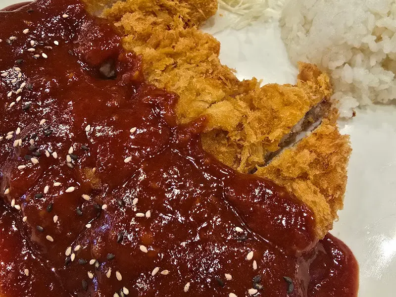 해물매운돈까스의 단면